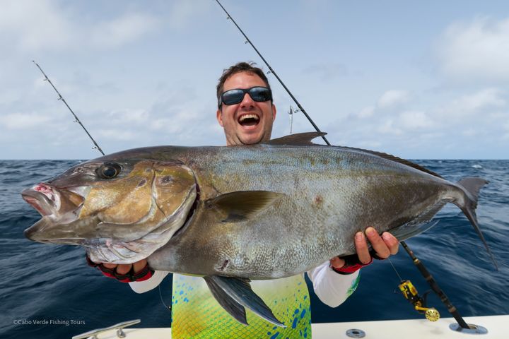 Almaco jack a jigging en Cabo Verde