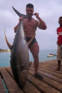 140lbs yellowfin tuna con cebo vivo