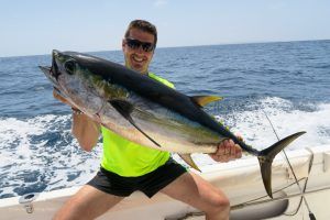 Yellowfin Runa a jigcasting en Cabo Verde